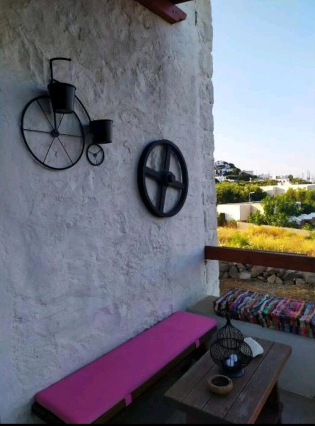 Smith's House In Plaka Adamantas (Milos)
